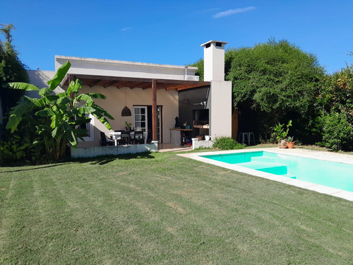 Casa 4 Ambientes En Venta Barrio San Alfonso, Pilar Del Este