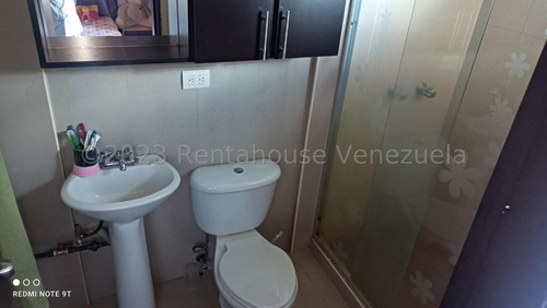 Maria Elena Latouche Vende Hermoso Townhouse . Conjunto Cerrado, Cuenta Con Pozo, Planta Eléctrica A Gas. Mels 23-33278. Visitela Excelente Inversión