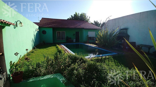 Imagen 10 de 14 de Venta Casa 3 Ambientes Con Jardín, Cochera Y Fondo Con Piscina En Villa Dominico (29449)