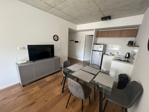 Departamento Monoambiente - Amoblado Con Balcon