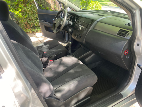 Nissan Tiida 1.8 Visia