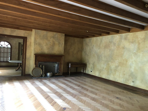 Casa En Venta De 5 Dorm. En Las Condes