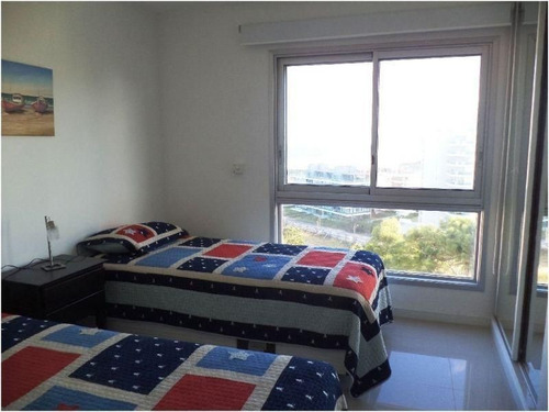 Apartamento En Alquiler Por Temporada De 3 Dormitorios En Playa Brava