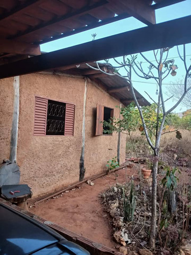 Chácara Com Casa De 2 Quartos E 2 Banheiros