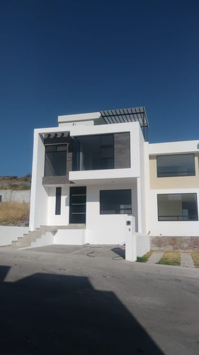 Hermosa Casa En El Condado, 3 Habitaciones Roof Garden, Herm