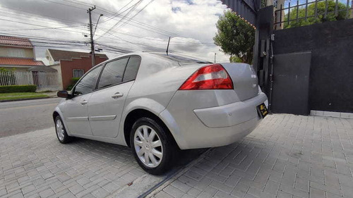 Imagem 8 de 15 de Renault Megane Sedan Dynamique 2.0 16v 4p 2011