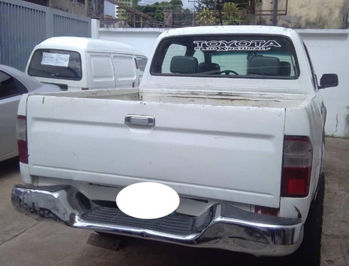 Imagen 5 de 13 de Hilux Doble Cabina 2005 Sincrónica 4x4 Negociable