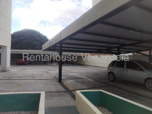 Bello Apartamentoen La Av. Cuatricentenaria De Valencia Piso 1, Acabados De Lujo, Amoblado, 3 Hab. 2 Baños. Cocina Equipada Y Empotrada, Enrejado Estupendo Condominio Conservado, Sala Comedor, Family