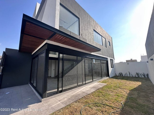 Imagen 3 de 18 de Casa A Estrenar En La Vista Con 4 Recamaras Y Roof Garden Equipado Con Baño Y Salón. Cuarto De Servicio Rcs