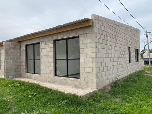 Departamento En Venta - 2 Dormitorios 1 Baño - Cochera - 95mts2 - Venado Tuerto, Santa Fe