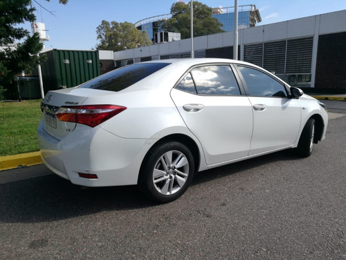 Toyota Corolla Xei 1.8 2016 Blanco Automático Cuero