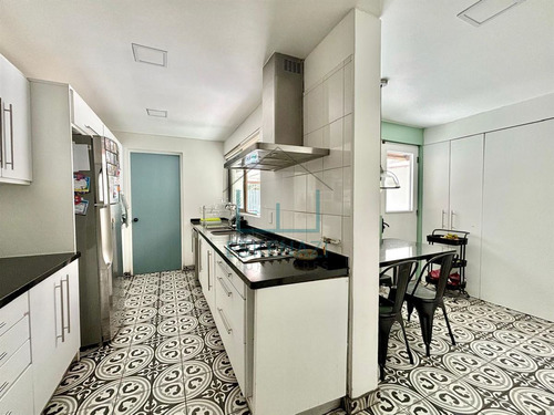 Remodelada!! Impecable Casa En Venta De 5 Dorm. La Dehesa.