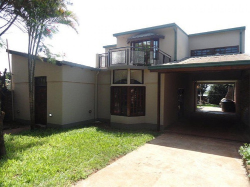 Imagen 1 de 27 de Imponente Casa En Venta En Barrio Altos De Bella Vista