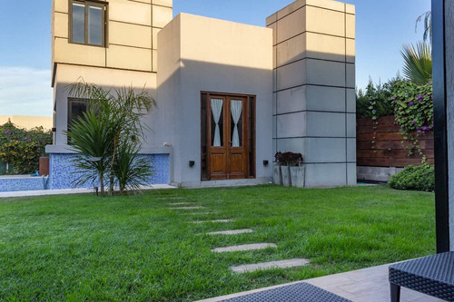 Importante Casa Apta Crédito Barrio Villa Atilia