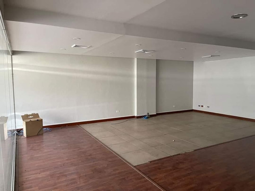 Imagen 3 de 6 de Local Comercial En Plaza Céntrica 272 Metros Adecuado Para Oficinas