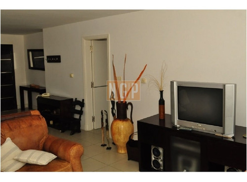 Apartamento Con Excelentes Servicios- Ref: 15297