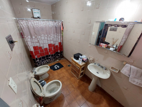 Casa En El Centro Con Potencial Para Local Y Oficinas
