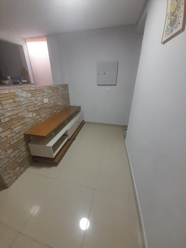 Casa De 7 Cômodos,2 Quartos 2 Banheiros 3 Salas