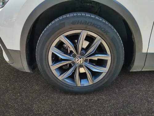 Volkswagen Tiguan 5p Comfortline L4/1.4/T Aut
