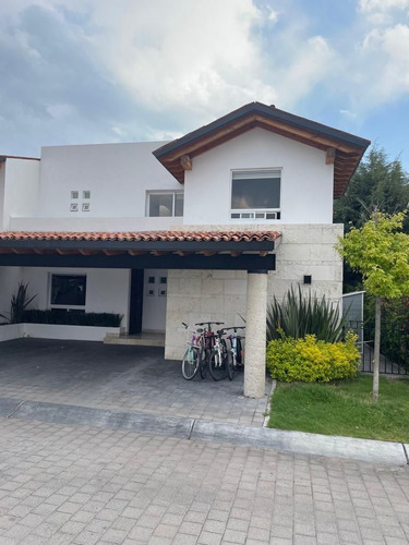 Se Vende Preciosa Residencia En Lomas Del Campanario I, Gran