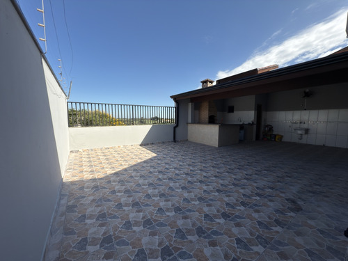 Casa Com 2 Dormitórios, Sala, Cozinha E Banheiros