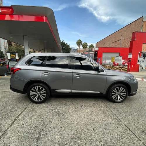 Mitsubishi Outlander Kaiteki Full 2.4l 4x4 2022