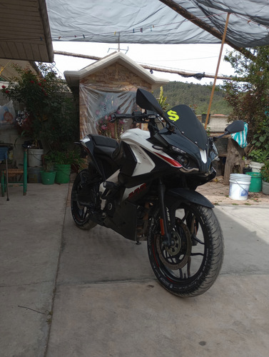 Pulsar Ns 200 Color Blanco Año 2023 Con 10 Mil Kilómetros