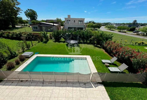 Venta Casa 4 Ambientes Con Pileta. Lista Para Mudarte! Santa Elena