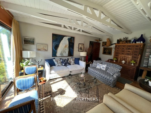 Sitio Con 2 Casas En Huertos De Chile