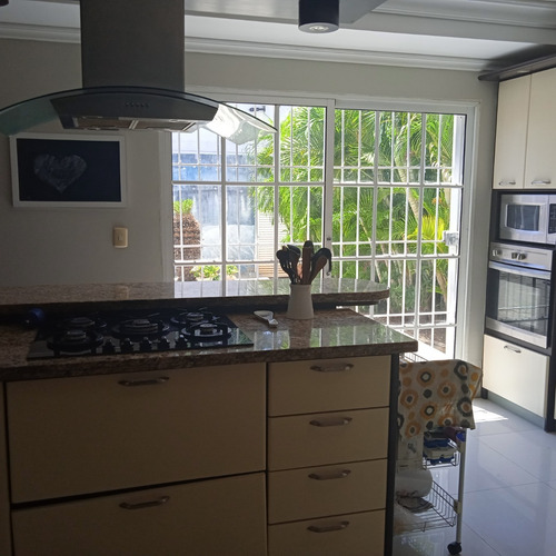 Imagen 5 de 11 de Hermosa Casa Con Piscina En Venta
