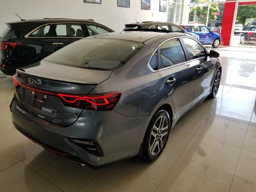 Kia Cerato 2.0 Sx At6 4 P