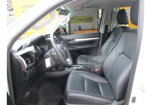 Toyota Hilux 4x4 2400cc At Aa