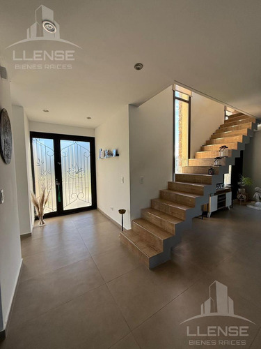 Casa 4 Ambientes Con Pileta En Alquiler - Guillermo E Hudson