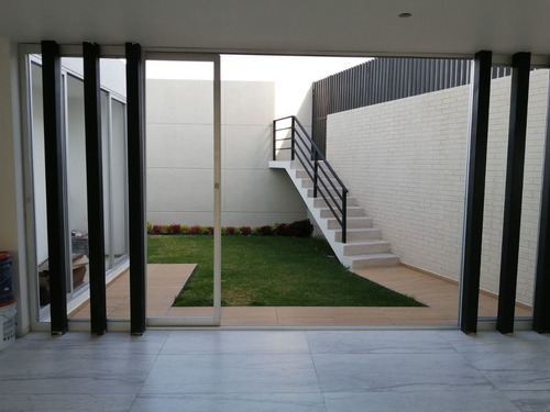 Preciosa Casa En El Refugio, Jardín, 3 Recamaras, Estudio O 4ta Habitación, Lujo
