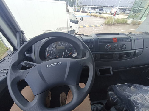 Imagen 9 de 11 de Iveco Tector Premium Cabina Simple 5.9 2022 0km