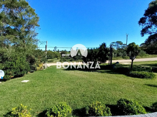 Imagen 22 de 24 de San Francisco, Piriápolis. Casa En Venta, Muy Buena Construcción Tradicional. Tres Cuadras De La Playa.