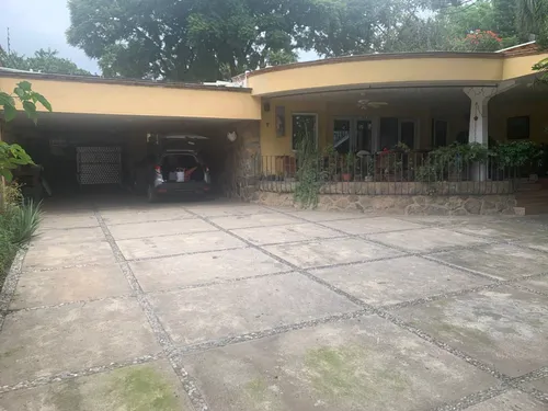 Casa Sola En Tlaltenango, Cuernavaca, Morelos.