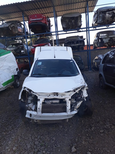 Imagem 2 de 11 de Sucata Fiat Fiorino 1.4 2018 Flex- Rs Auto Peças Farroupilha
