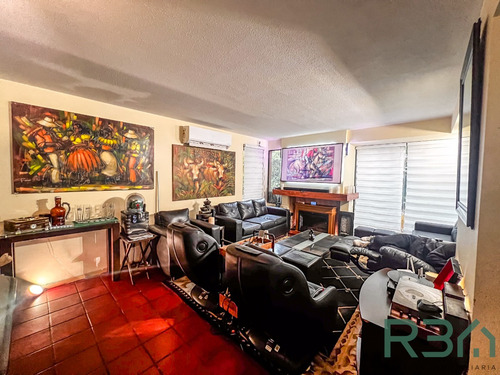 Gran Comodidad Y Ubicación, 4d+3b+servicios+piscina.