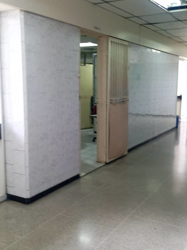 Imagen 2 de 5 de Vendo Local De 20 Mts2 En Pb De Edificio Monaca En La Av Ppal De Los Ruices.