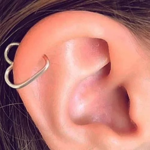 Piercing Orelha/Cartilagem Coração Cravejado Daith Prateado - Loja de  Piercings