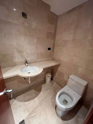 Vendo Apartamento 210 M2 4h/4b/3p Lomas Del Sol