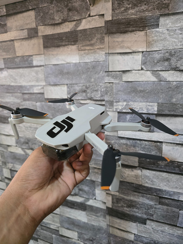 Dji Mini 2 Se Gris, 3 Baterías, 2.7k, Wi-fi 2.4 Ghz Gris