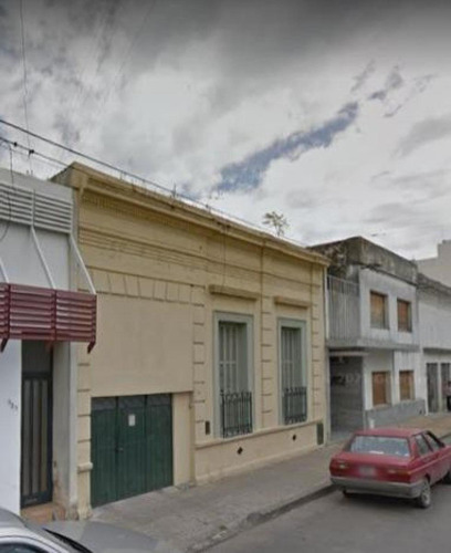 Casa En Venta - 3 Dormitorios 1 Baño - Cochera - 433mts2 - Azul