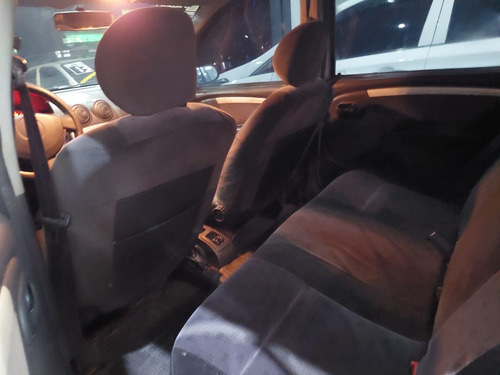 Renault Logan 1.6 16v Privilège Hi-flex 4p
