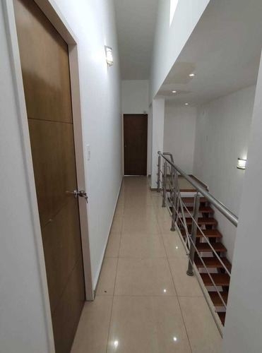 Townhouse En Alquiler El Castaño Maracay