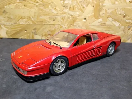 Miniatura Ferrari Testarossa 1984 1:18 - Burago Ler Obs 4042