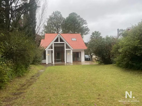 Vende Casa En Primeras Paradas De Playa Mansa Próxima Al Mar, Punta Del Este