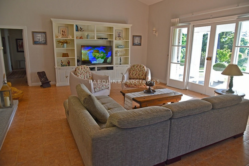 Casa 5 Dormitorios, Mansa, Punta Del Este - Ref: 2832
