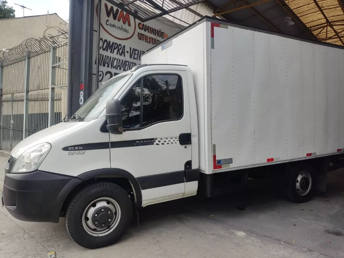 Iveco Daily 35s14 2015 Baú 4,50 Mts